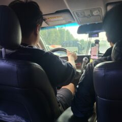 아기 친구 집에 놀러 가다